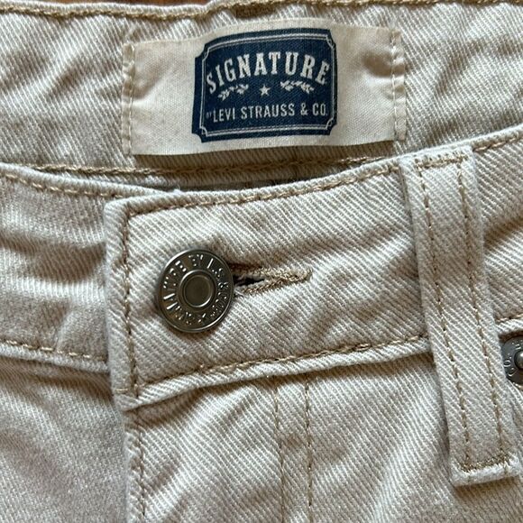 Levi’s Tan Jean Shorts - Picture 2 of 8